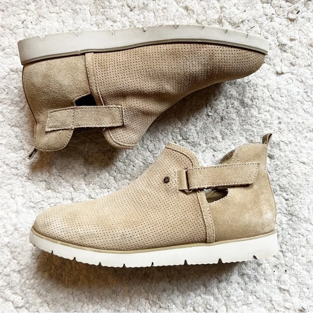 Bearpaw: NeverWet Tan Suede Zoe Slim Wedge Hook and Loop Booties Size 10